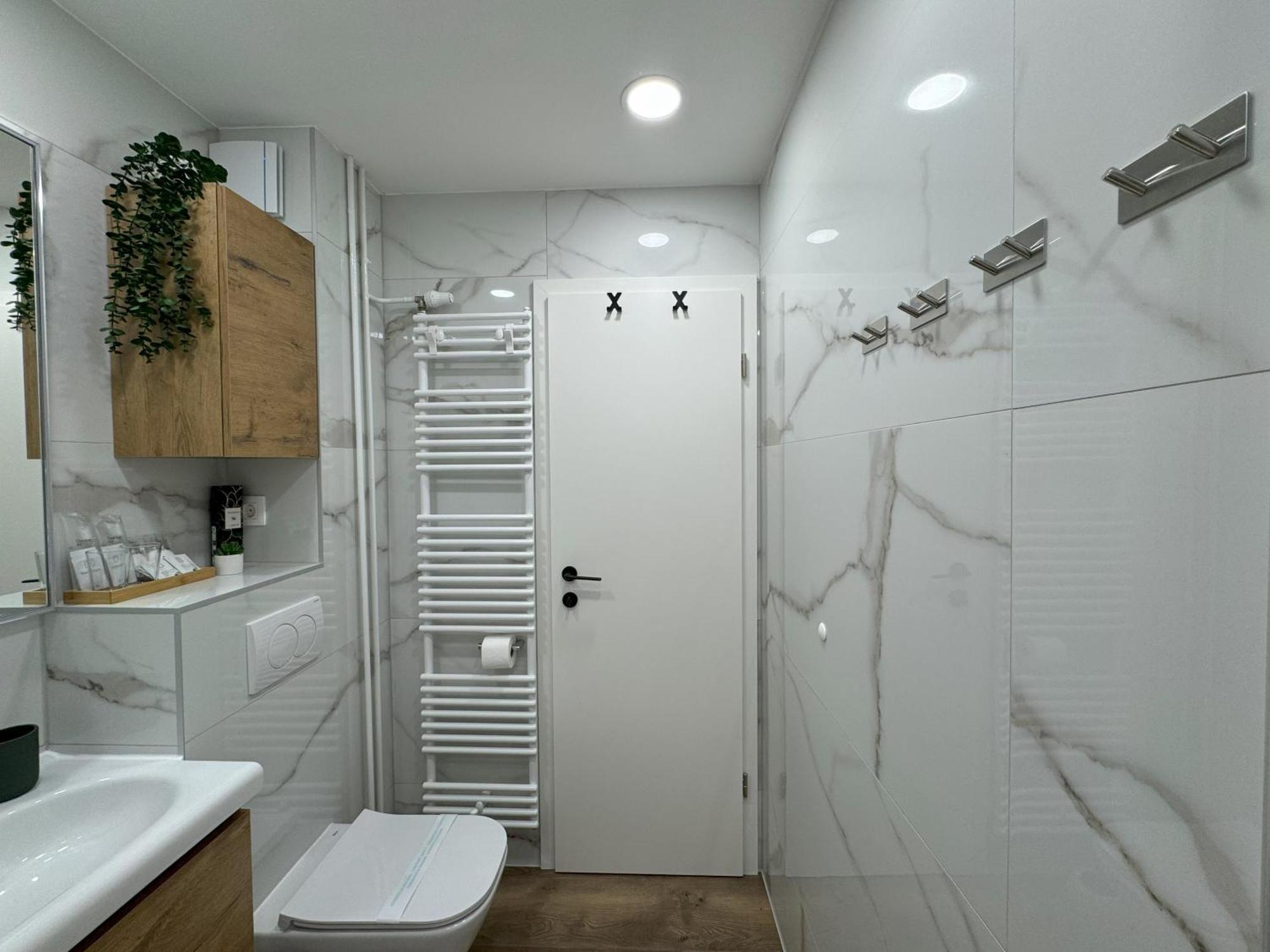 Apartment Apollo - Center - Self Check In - Free Parking Osijek