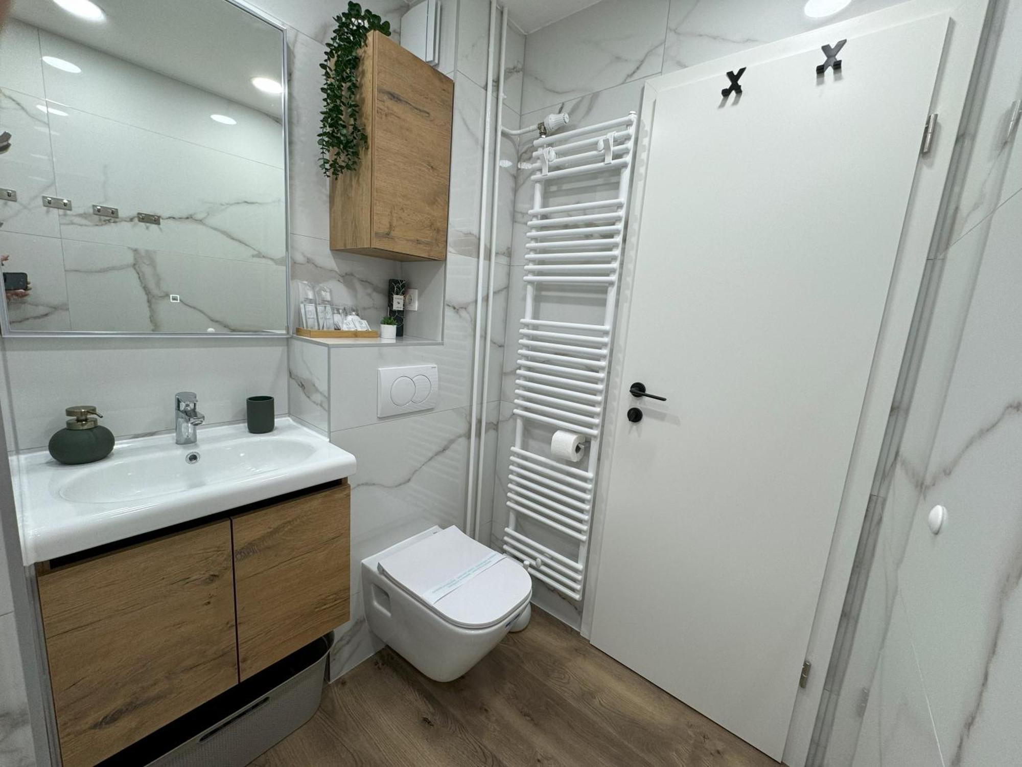 Apollo - Center - Self Check In - Free Parking Apartment Osijek