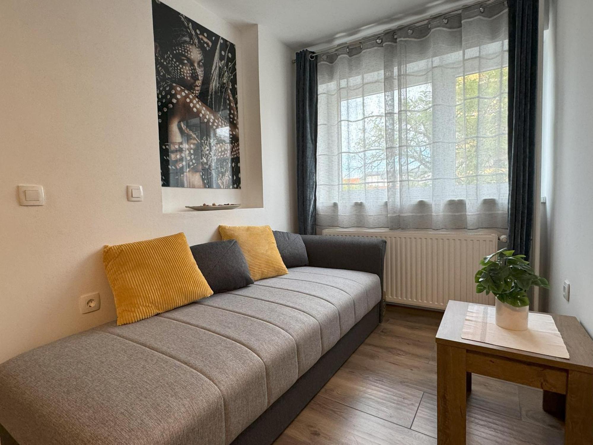 Apollo - Center - Self Check In - Free Parking Apartment *