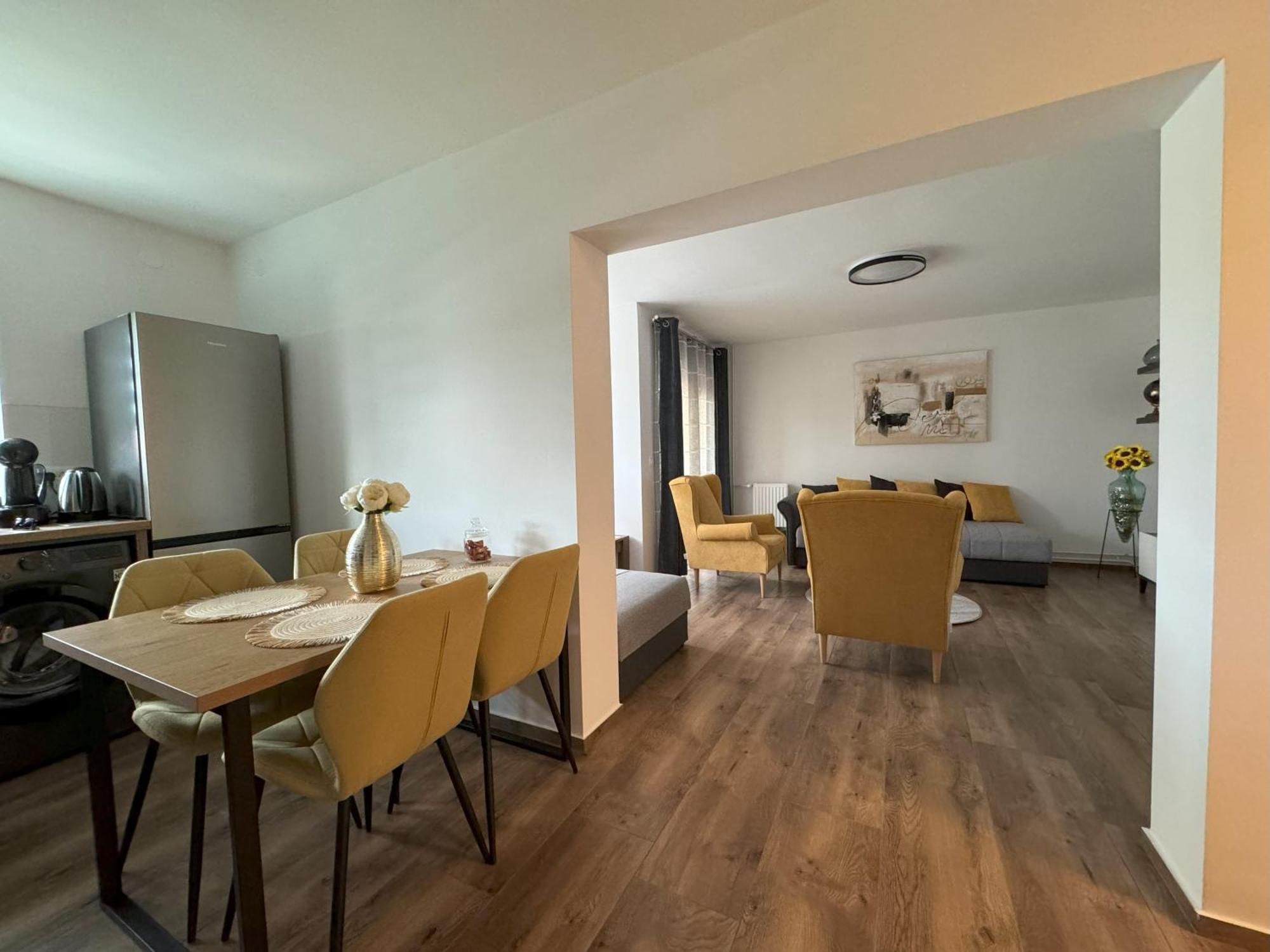 Apollo - Center - Self Check In - Free Parking Apartment *