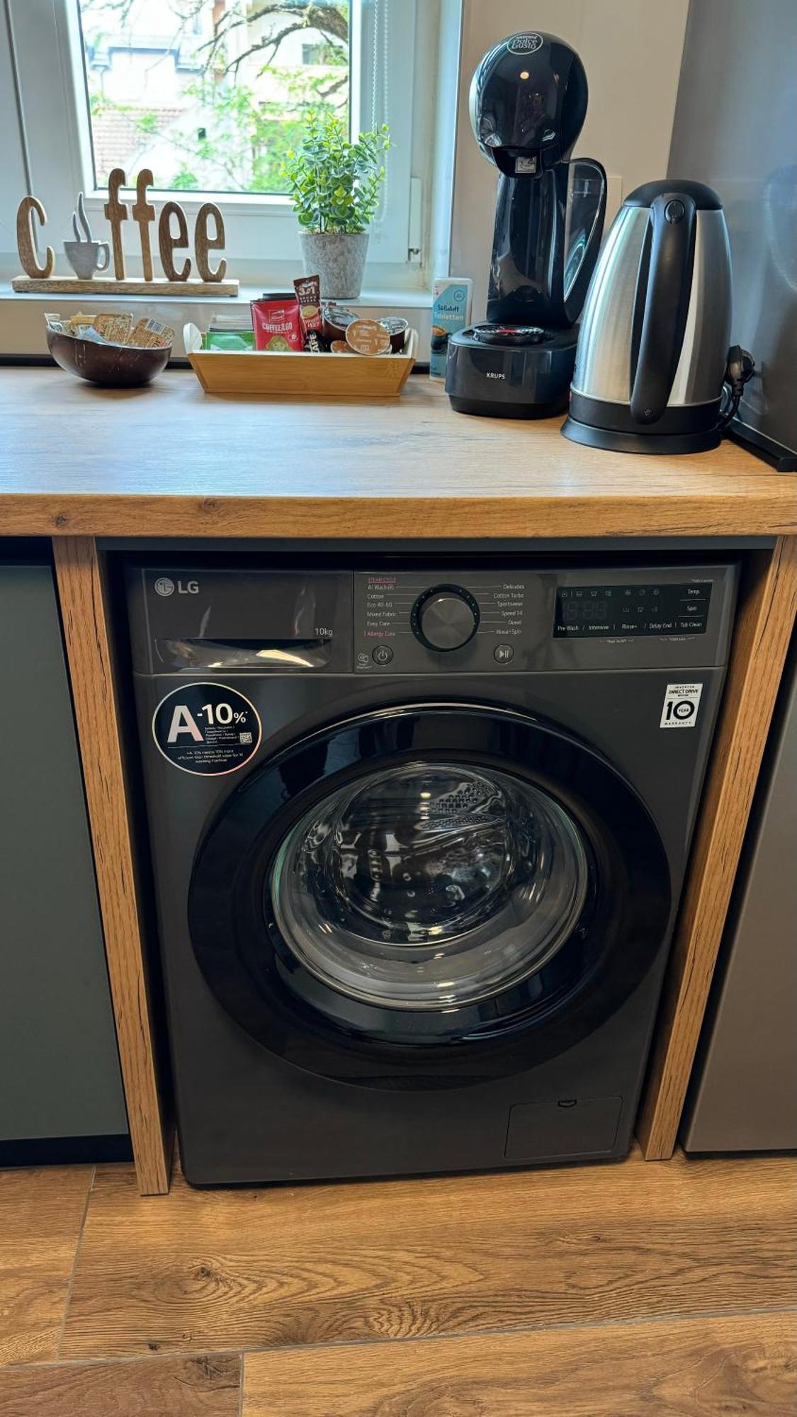 Apollo - Center - Self Check In - Free Parking Apartment